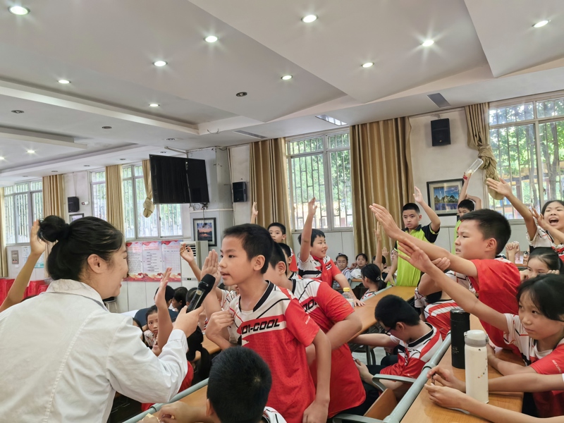 我院多個(gè)黨支部赴南溪山小學(xué)開展中醫(yī)藥文化進(jìn)校園活動(dòng)